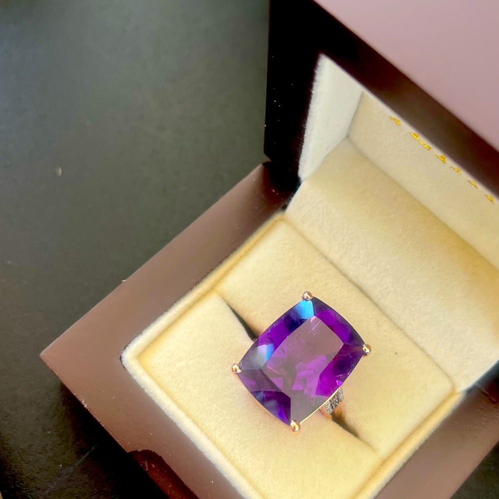 Beautiful Amethyst Ring - Picture 3 of 10